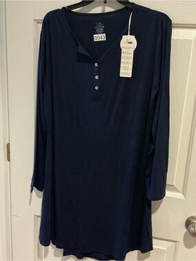Women's Navy Long-Sleeve Henley Chemise